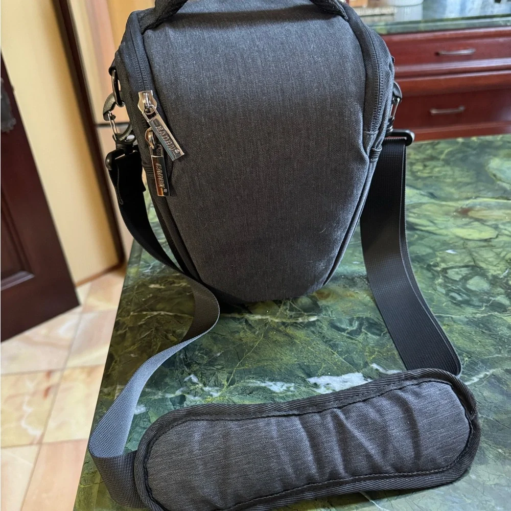 CADeN DSLR/SLR Camera Shoulder Bag Case with adjustable shoulder strap & belt